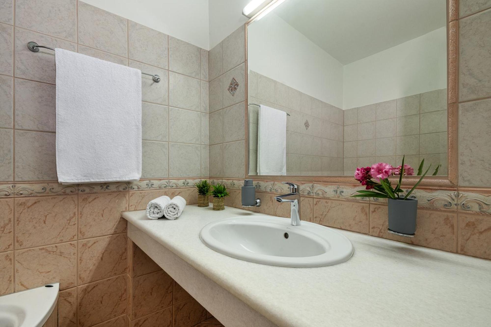 Villa Mariani II - In Lothiarika, Newly Renovated June 2024, Private Pool, Lindos 10 Min, Beach 120M Lardos Exterior photo